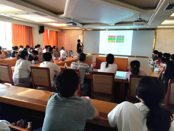 华中科技大学王晨辉教授做客学术沙龙 (1).jpg