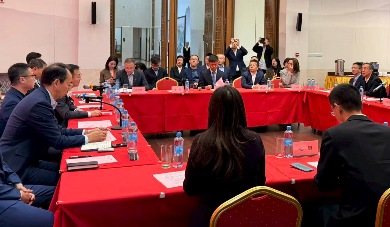 在中白驻白俄罗斯大使馆参加联盟座谈会.jpg