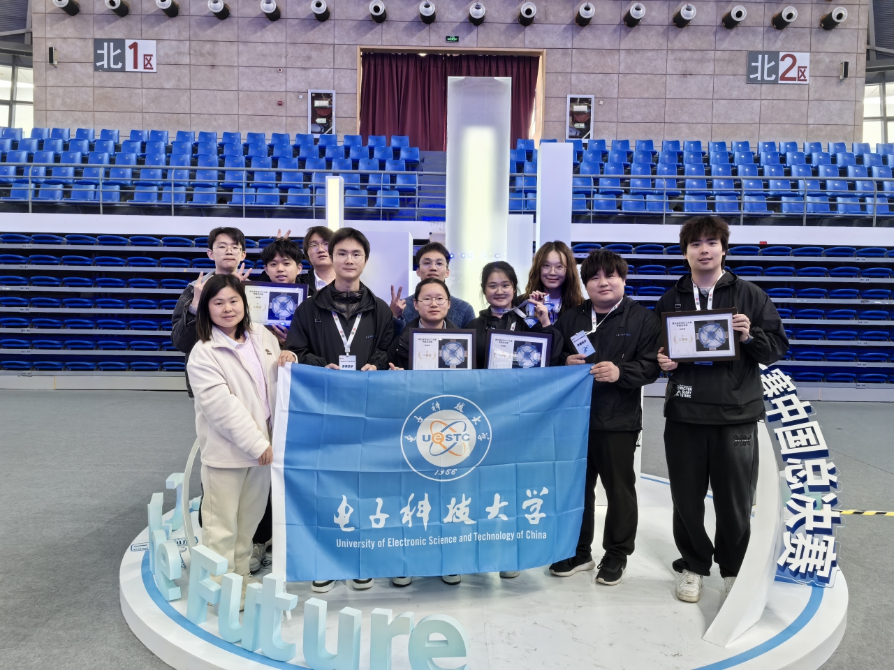 创新赛获奖队伍合影.jpg