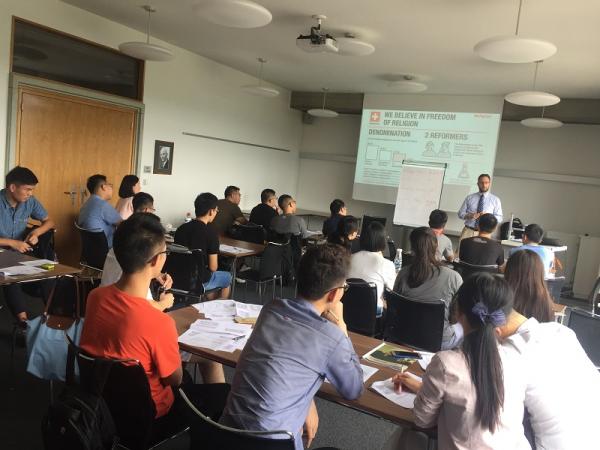 弗里堡大学“瑞士政治经济概况”讲座—罗浪.jpg