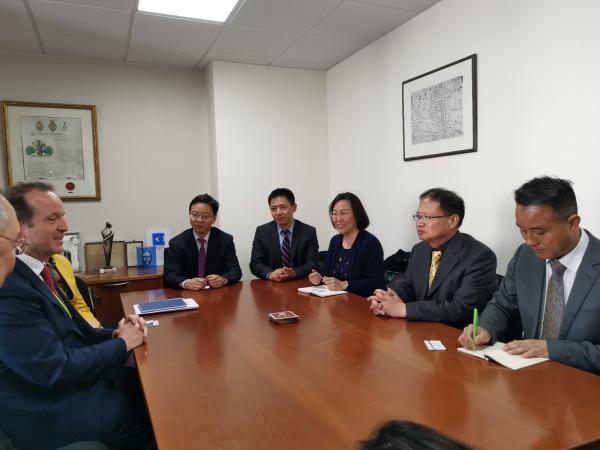 4-与伦敦大学学院眼科医院会谈.jpg