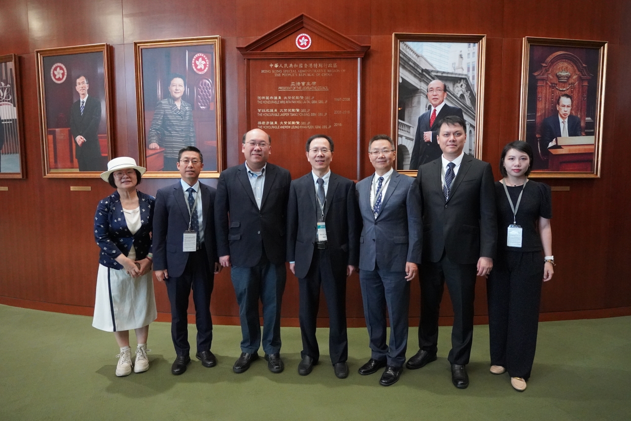 周文凯主席合影.JPG