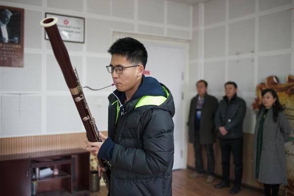 管乐考场认真地演奏.jpg