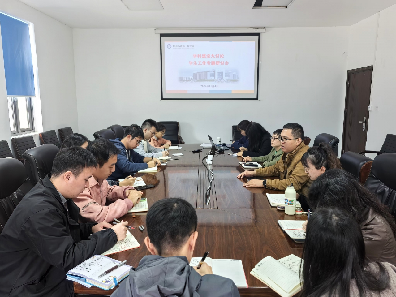 4-10学生工作.jpg