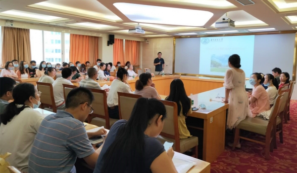 华中科技大学王晨辉教授做客学术沙龙.jpg
