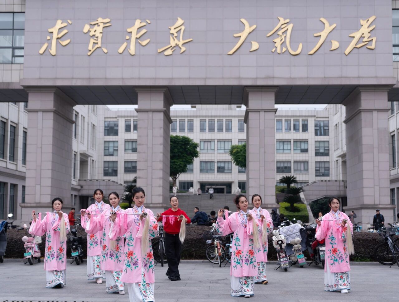 9b0bd81d5709c777bf6cfb15c6a9474d_62eb4.j