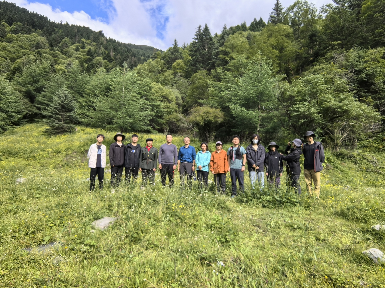 团队师生实地考察 (10).jpg