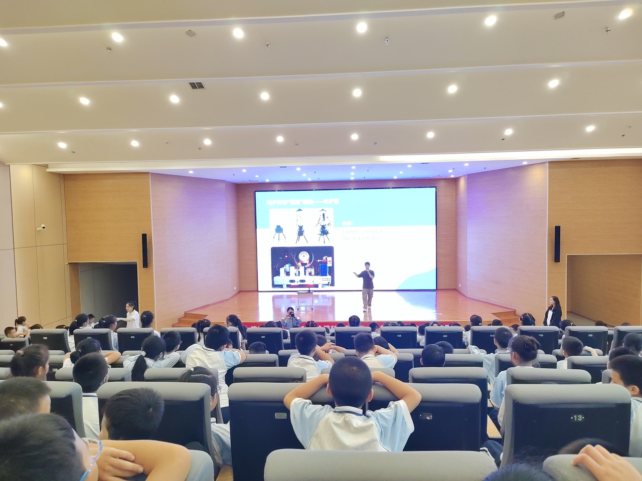 科普进锦江区芙蓉小学.jpg